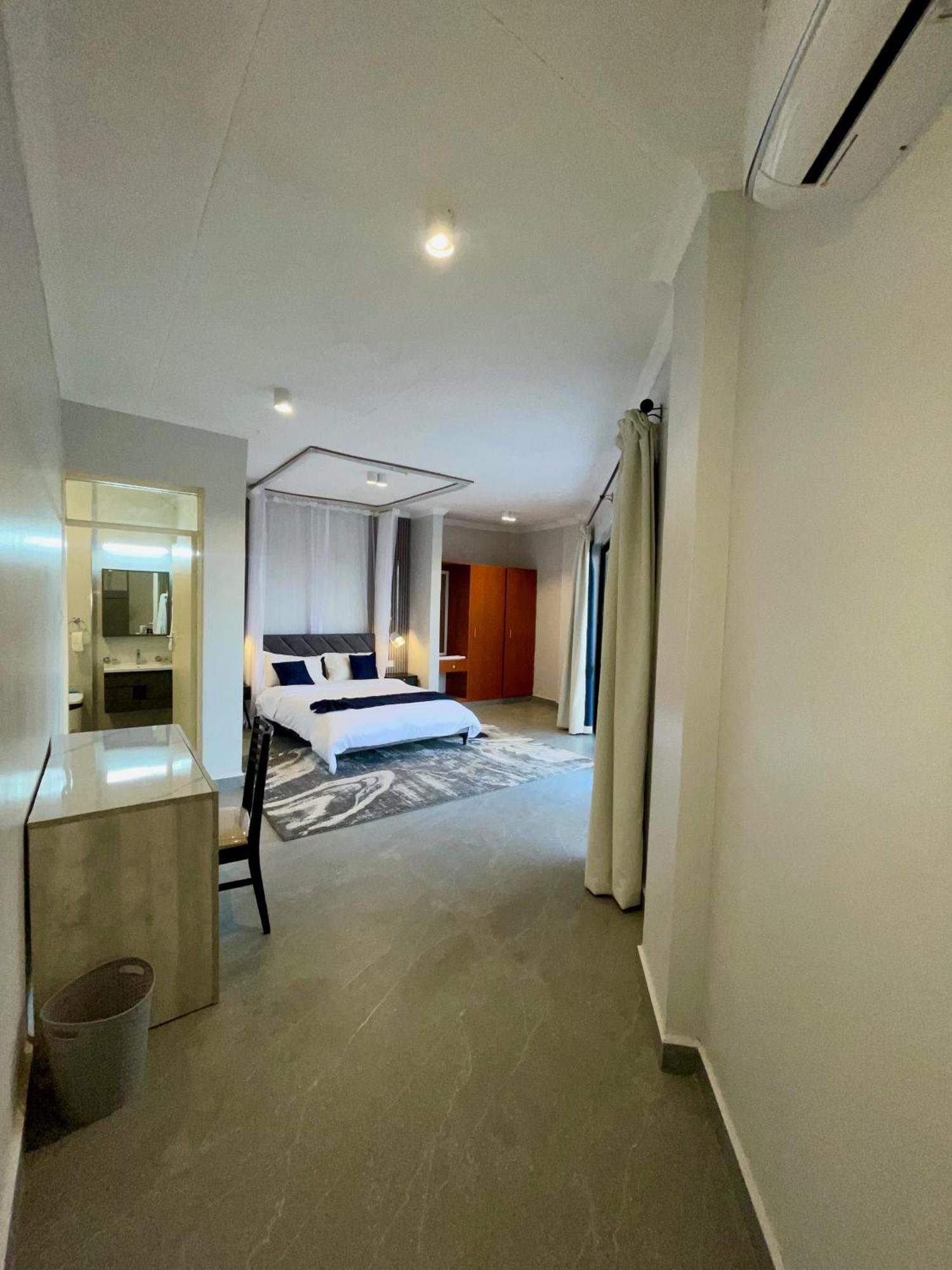 Iman Hotel Isiolo Екстериор снимка