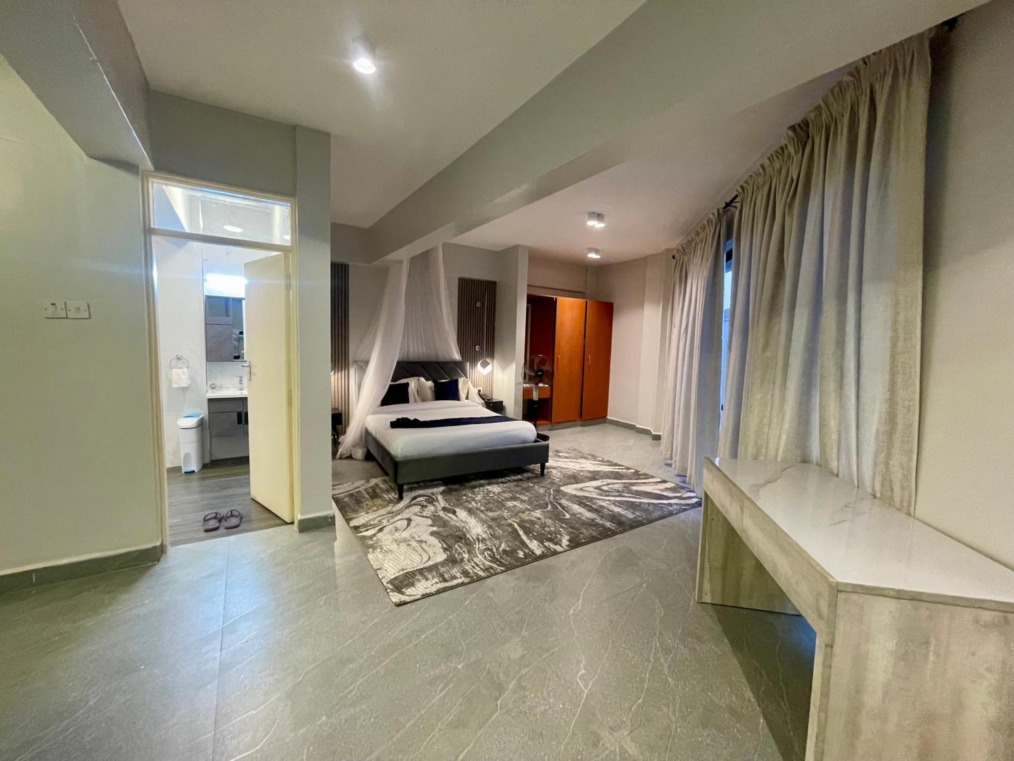 Iman Hotel Isiolo Екстериор снимка
