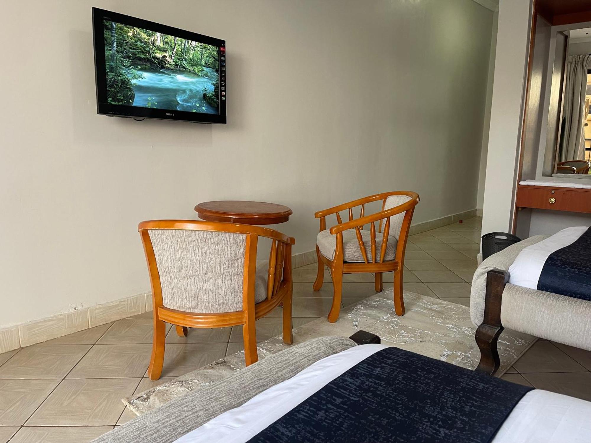 Iman Hotel Isiolo Екстериор снимка