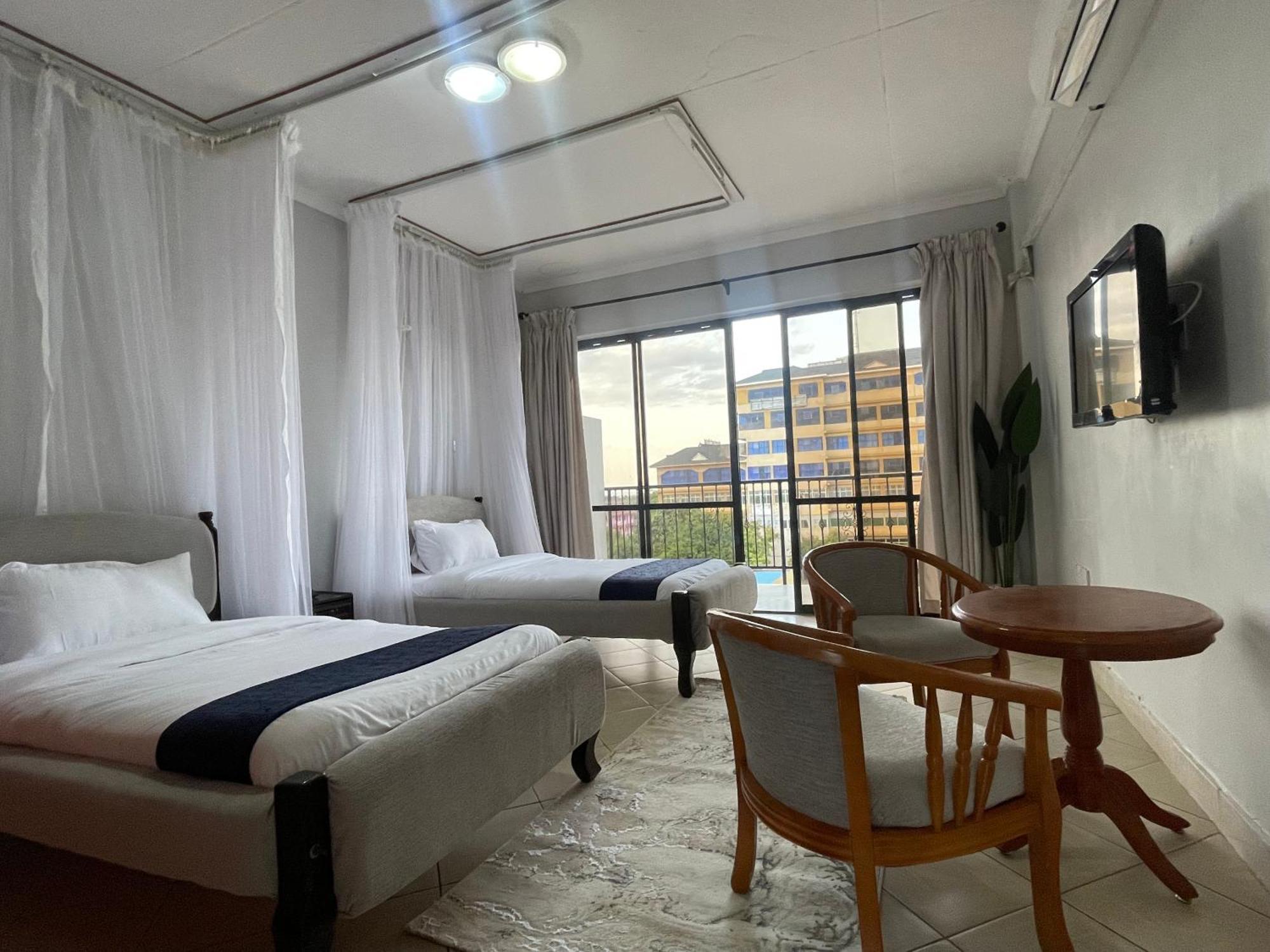 Iman Hotel Isiolo Екстериор снимка