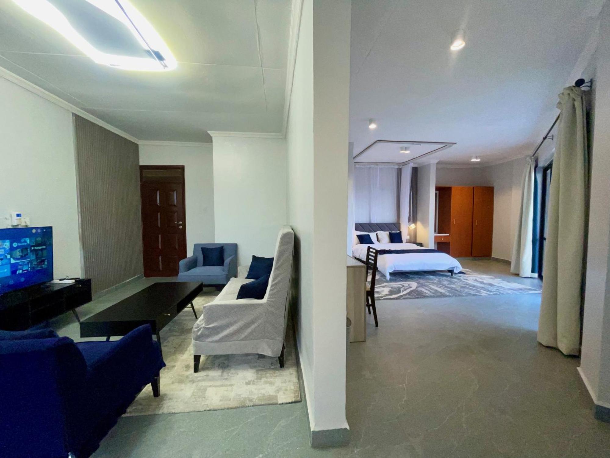 Iman Hotel Isiolo Екстериор снимка