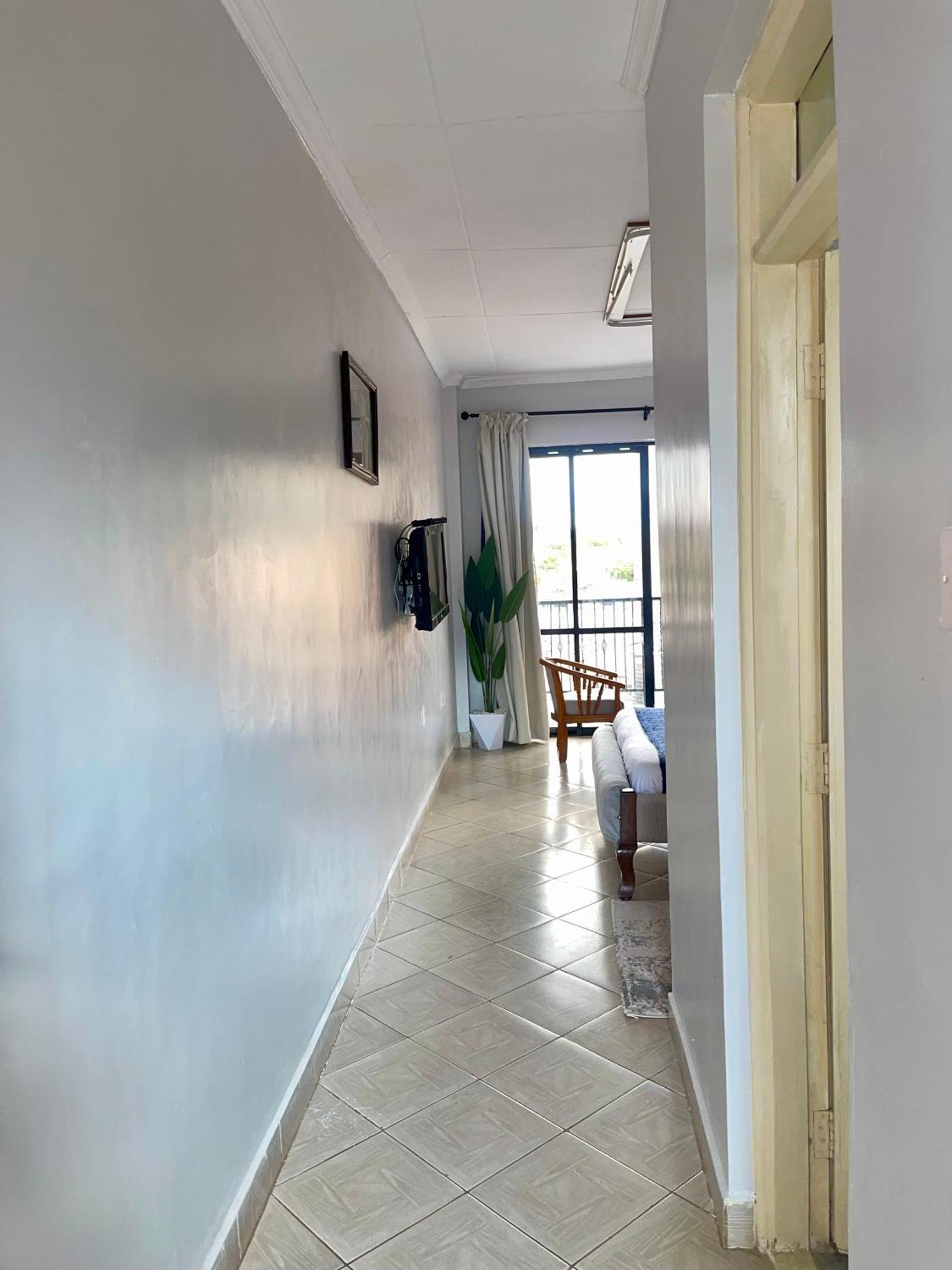 Iman Hotel Isiolo Екстериор снимка