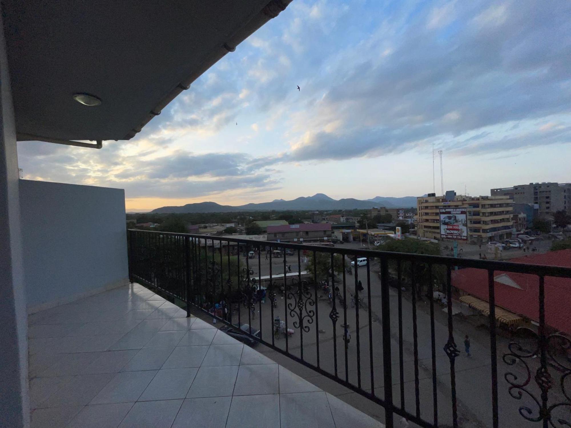 Iman Hotel Isiolo Екстериор снимка