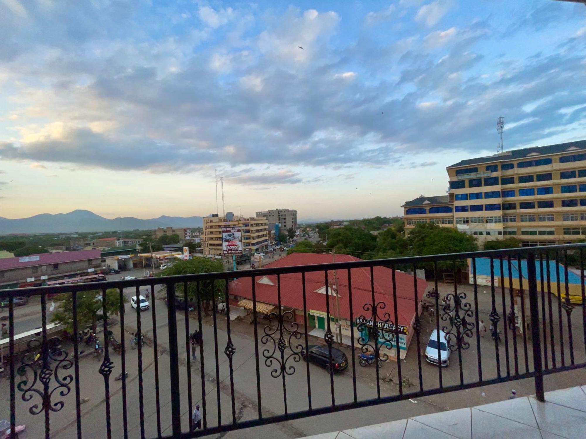 Iman Hotel Isiolo Екстериор снимка